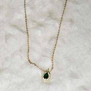 BEAUTIFUL💚 Gold emerald and cz stones necklace